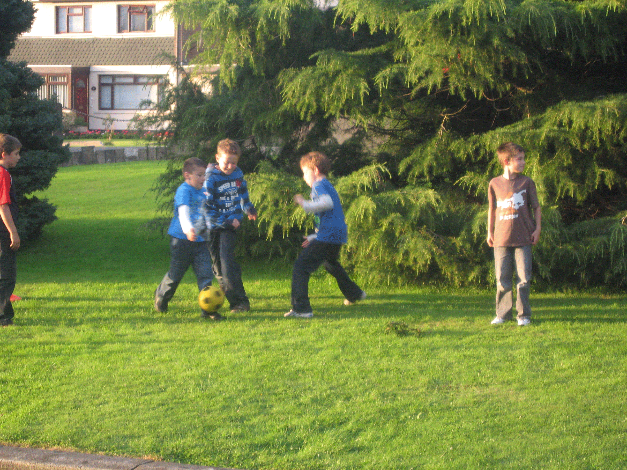 HolidayBibleClub2010/Football-game.gif